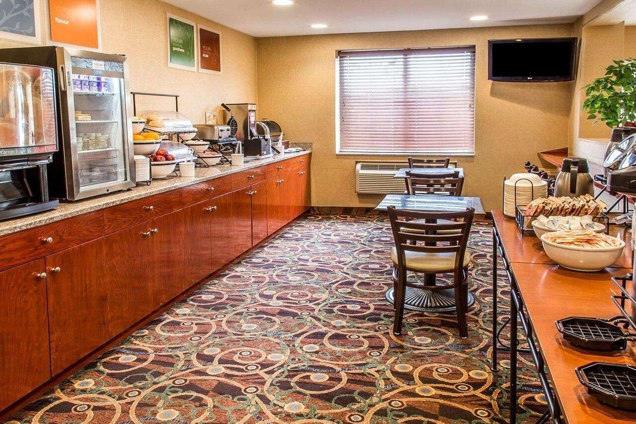 Avion Near Lga Airport, Ascend Collection Nova York
